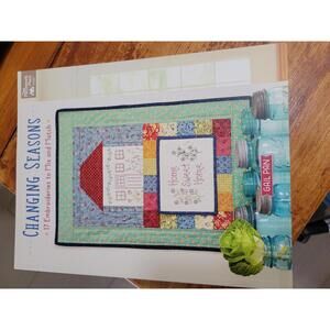 Changing Seasons: 17 Embroideries to Mix and Match  (Paperback)